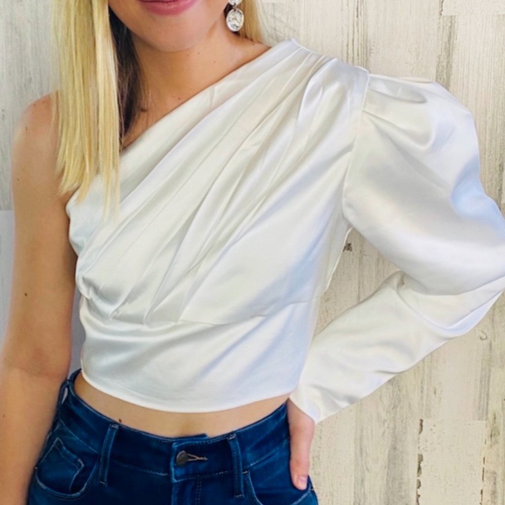 one shoulder crop top